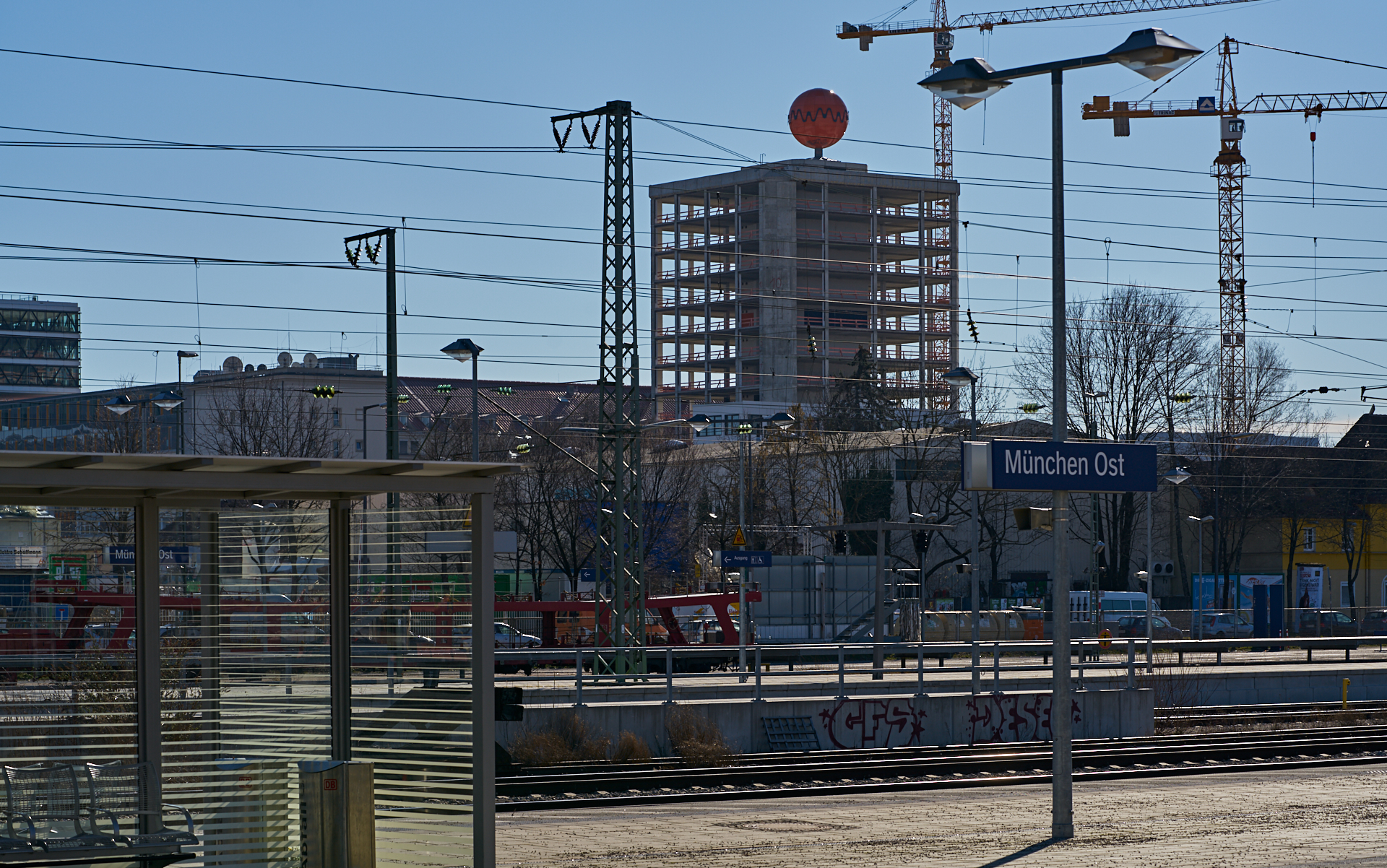 11.02.2016 - Das HIGHRISE-ONE im Anfangsstadium und ATLAS ohne Fassade