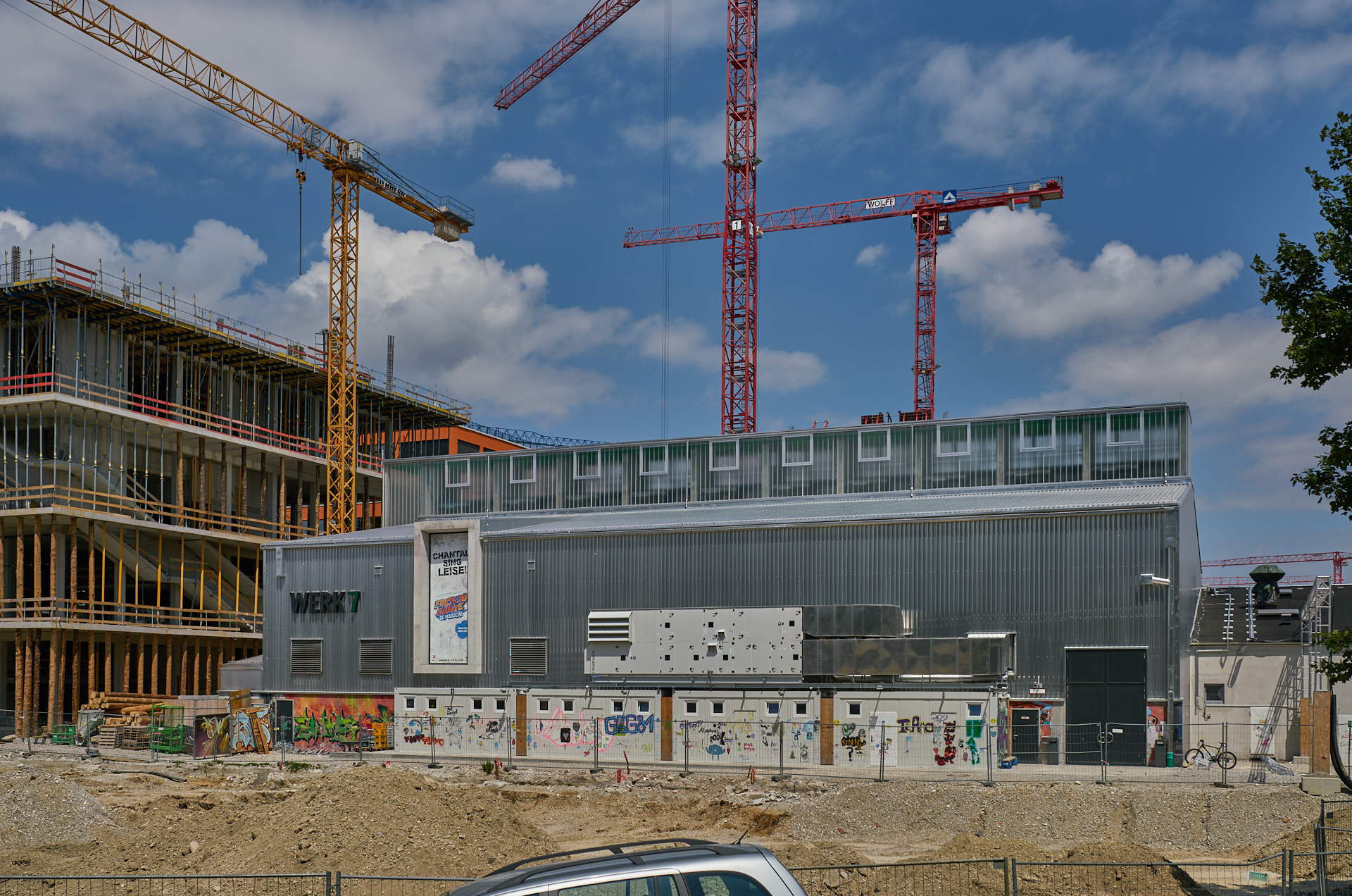 12.07.2018 - Das WERKSVIERTEL mit dem ATLAS-Gebäude im Aufbau