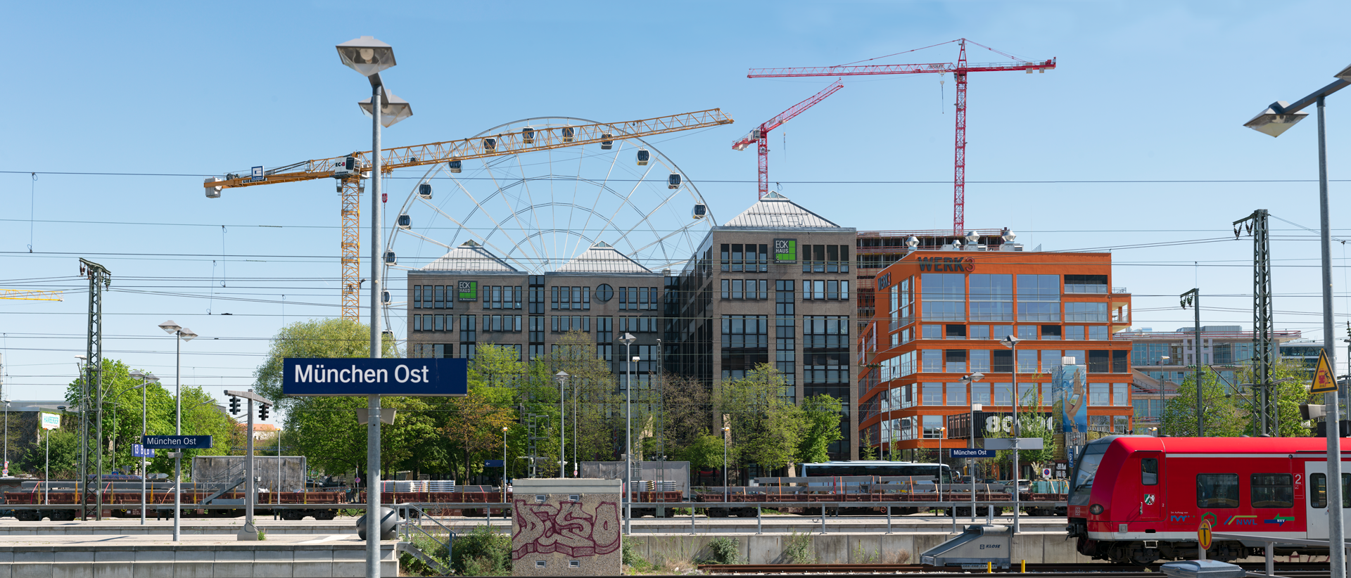 21.04.2019 - Das Riesenrad im Werksviertel Mitte vom Ostbahnhof aus gesehen.
